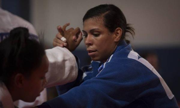 Jessica Pereira treina concentrada no Instituto Reação