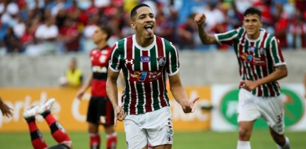 Gilberto comemora seu gol no duelo entre Fluminense e Flamengo pela Taça Rio