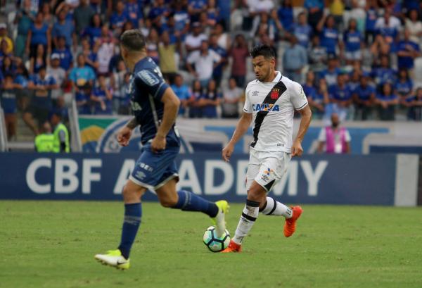 Ríos em ação no triunfo sobre o Cruzeiro em 2017