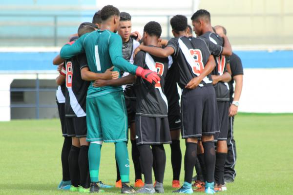Meninos da Colina buscam manter o título da Taça Rio em São Januário