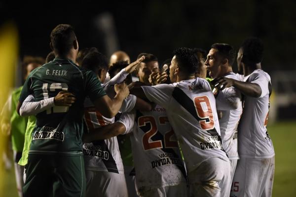 Jogadores do Vasco comemoram virada sobre o Atlético-MG