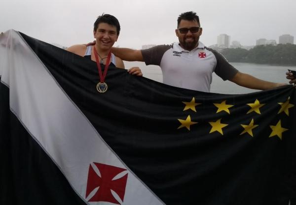 Arthur Claro Vencedor da prova Canoe Sub-15 com o técnico Tiago Castro