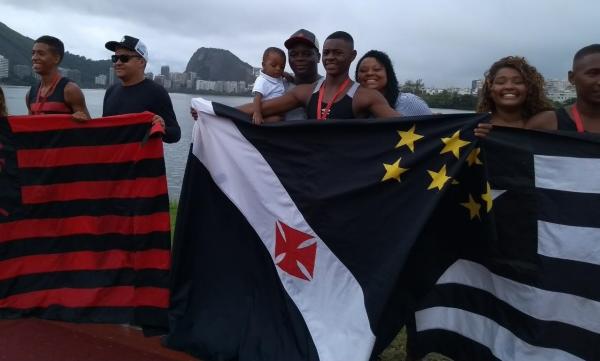 Com a bandeira Cruzmaltina, João Vinícius - Vencedor Canoe Sub-17