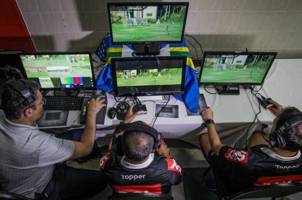 Treinamento é realizado para implementar o árbitro de vídeo no futebol brasileiro