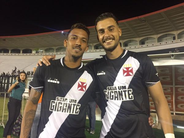 Caio Monteiro e Bruno Cosendey após o apito final