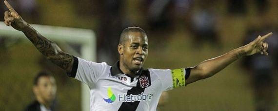 Dedé comemora gol pelo Vasco no Campeonato Carioca de 2013