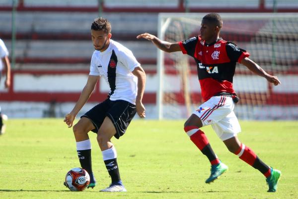 Caio Lopes em ação diante do Flamengo