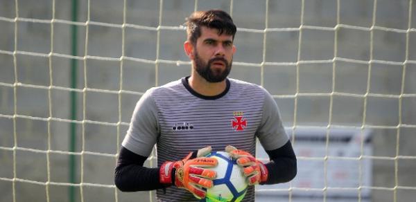 Fernando Miguel fará sua estreia no gol do Vasco substituindo Martín Silva