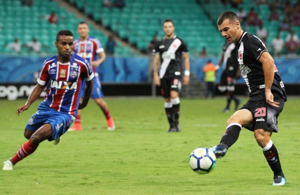 Wagner em ação contra o Bahia na Copa do Brasil