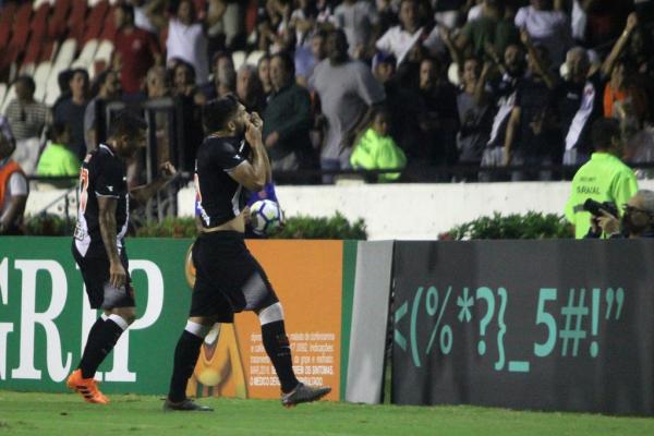 Andrey comemora gol marcado diante do Botafogo