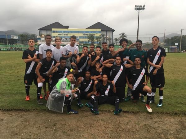 Sub-15 comemora mais uma vitória no Carioca