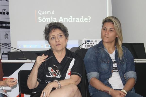 Vice-presidente Sônia Andrade ao lado da lutadora de MMA Priscila Cachoeira