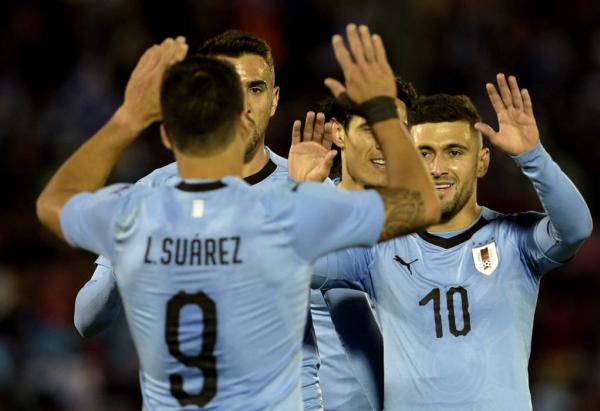 De Arrascaeta e Luis Suárez marcaram gols para o Uruguai