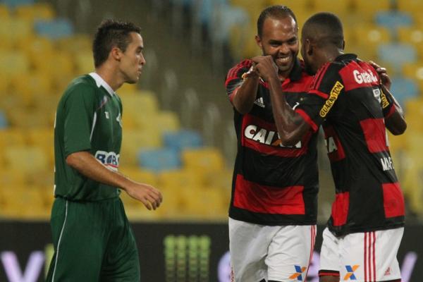 Lenon pela Cabofriense em duelo com o Flamengo, onde foi revelado