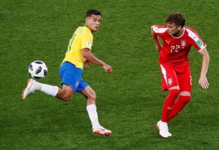 Philippe Coutinho durante o jogo do Brasil e Sérvia