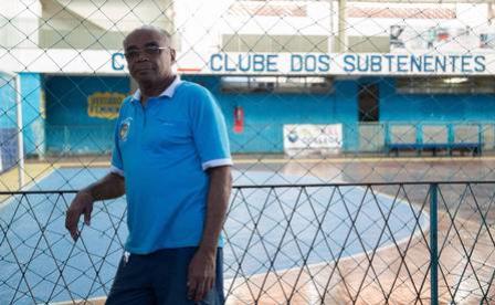 Gilberto Guará, de 73 anos, é o criador da Escolinha de Futebol Chupetinha, onde Philippe Coutinho começou