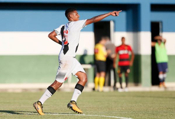 Luan Figueiredo comemora gol contra o Sport