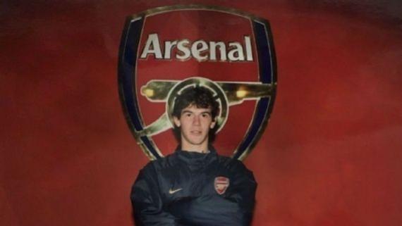 Luiz Gustavo foi para o Arsenal aos 14 anos 