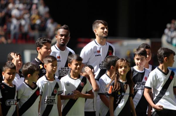 Ricardo, antes do início do jogo contra o Corinthians: zagueiro oscila na temporada