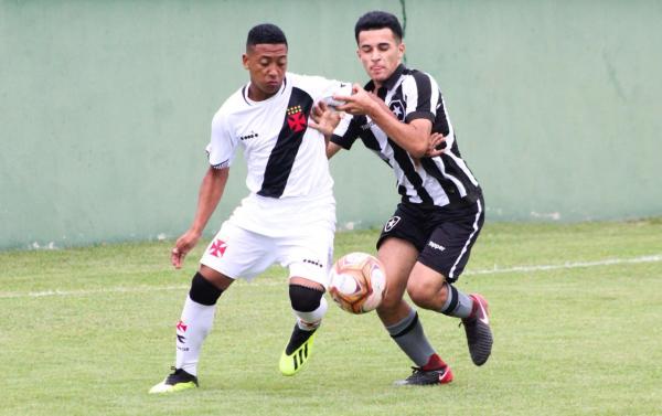 Juan em ação diante do Botafogo