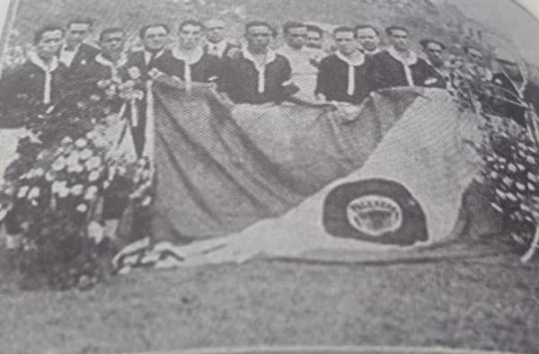 Imagem rara do time do Vasco campeão carioca em 1924, sob o comando de Platero