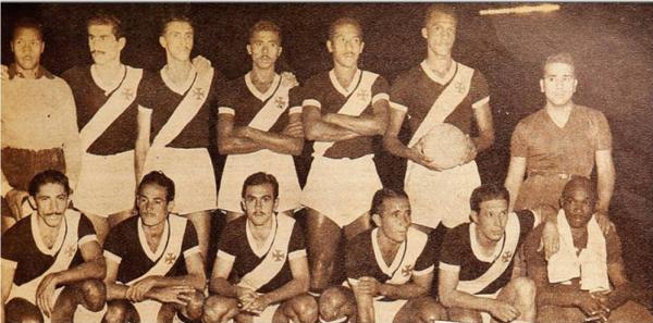 Vasco no Sul-Americano de 1948: Barbosa, Rafagnelli, Danilo, Jorge, Wilson, Ely; (agachados) Djalma, Maneca, Friaça, Lelé e Chico