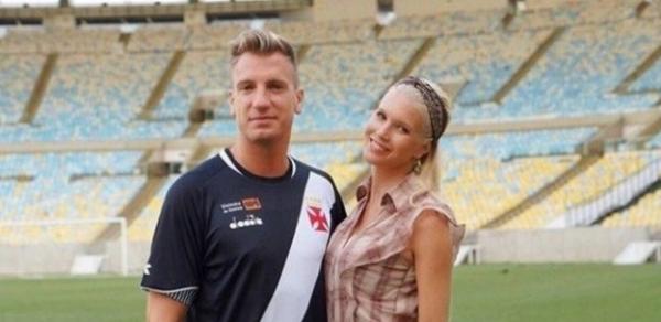Maxi López e namorada Daniella Christiansson em visita ao Maracanã