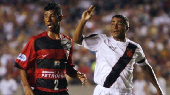 Léo Moura e Romário disputam Flamengo x Vasco