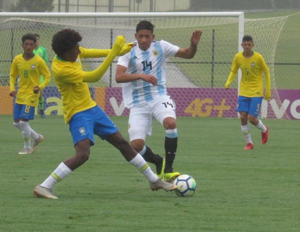 Times sub-17 de Brasil e Argentina se enfrentaram em amistoso nesta terça
