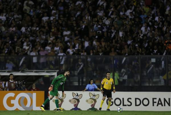 Fernando Miguel teve ótima atuação diante do São Paulo