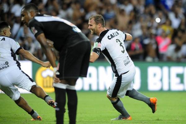 O gol de Carli aos 49 do segundo tempo tirou o título do Vasco