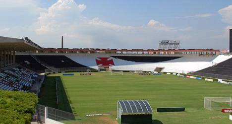 STJD aplica multa e proíbe torcida em 4 jogos do Vasco em São Januário