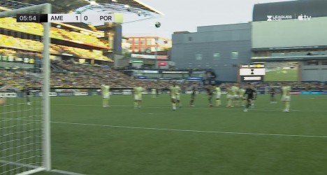 Alvo do Vasco, Brian Rodríguez marca de falta pelo América-MEX; veja vídeo