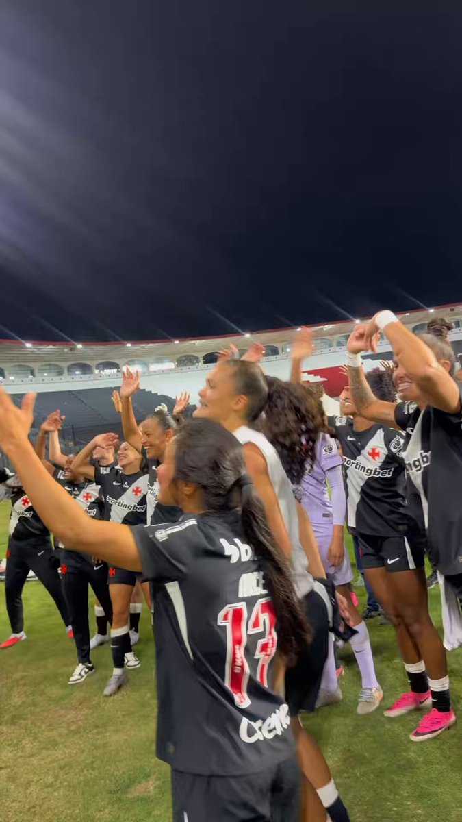 Feminino: Veja o grito de Casaca das jogadoras do Vasco em São Januário