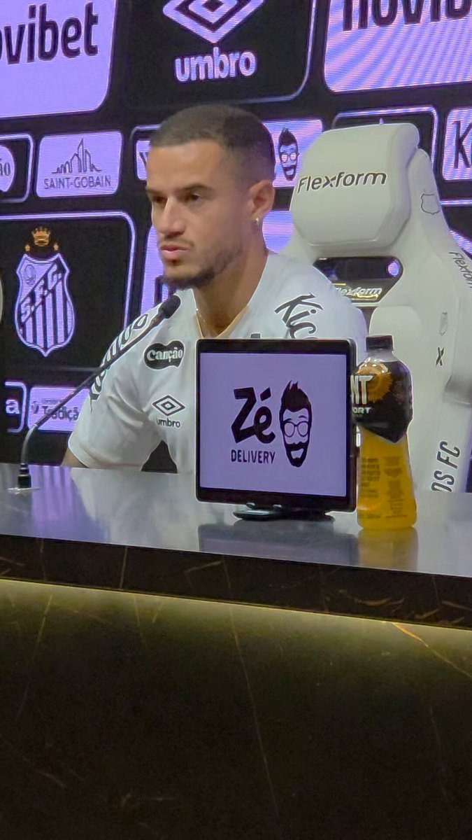Coutinho, sobre saída do Vasco: 'O estádio inteiro me xingando, pedindo a minha saída, aquilo foi muito duro para mim'