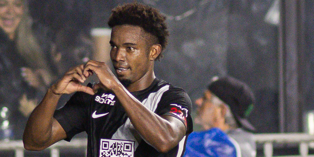 Vasco vence Athletico-PR por 1 a 0 em São Januário e sobe na tabela do Brasileirão