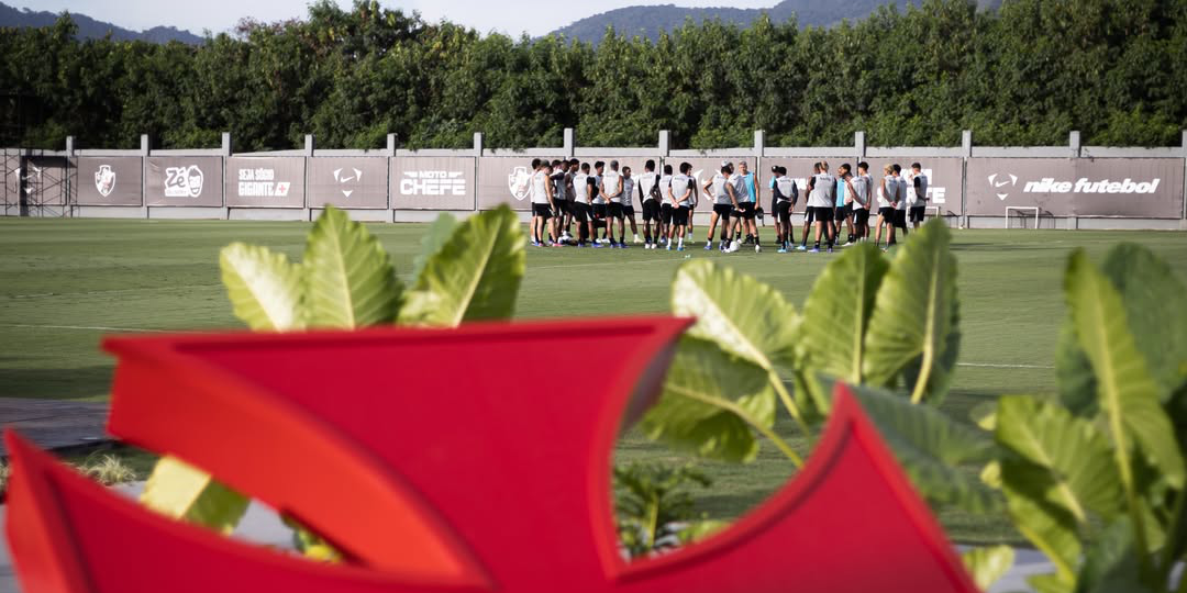 Vasco negocia com técnico estrangeiro e descarta Hernán Crespo