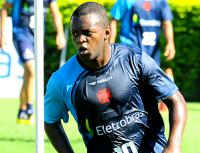 Z� Roberto participa de treino f�sico no Vasco