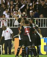 Jogadores comemoram gol do Vasco
