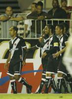 Jogadores comemoram gol de Z Roberto
