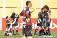 Jogadores comemoram gol de der Lus