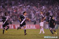 Jogadores comemoram gol de Fagner