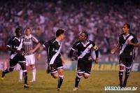 Jogadores comemoram gol de Fagner