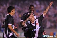Jogadores comemoram gol de Fagner