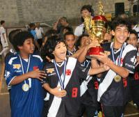 Time sub-11 do Vasco comemora o ttulo do Torneio Incio