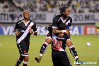 Jogadores comemoram gol de Z Roberto