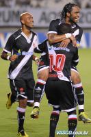 Jogadores comemoram gol de Z Roberto