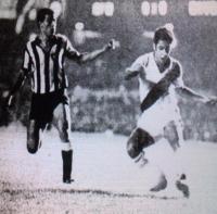 O 

canhoto Gilson Nunes em ao antes de abrir a contagem