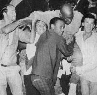 Pai Santana  

carregado na infindvel noite de 70