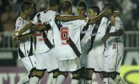Jogadores comemoram gol de der Lus